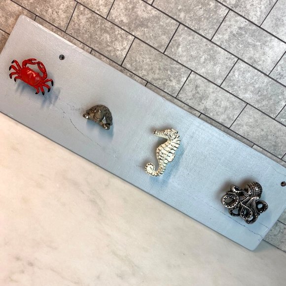 Hand made wall hook with ocean animals crab turtle seahorse octopus child decor - Picture 1 of 8